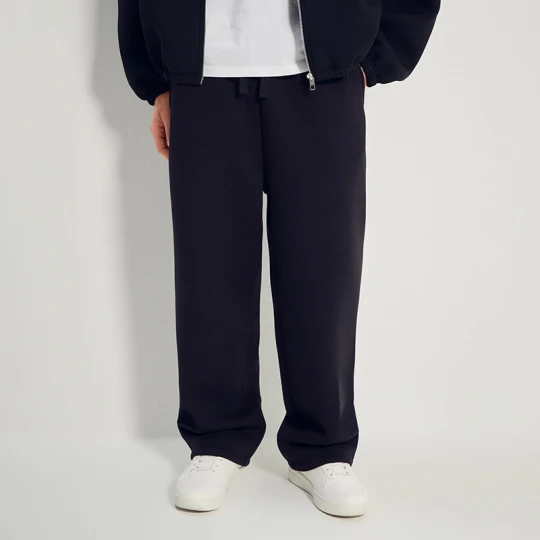 Zdjęcie produktu Czarne spodnie dresowe baggy fit basic House