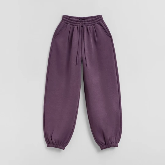 Zdjęcie produktu Fioletowe spodnie dresowe basic o kroju jogger House