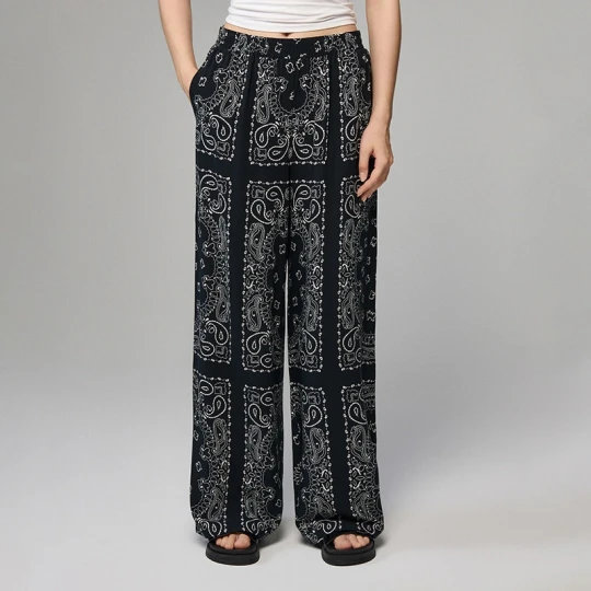 Zdjęcie produktu Czarne spodnie wide leg high waist we wzory paisley House