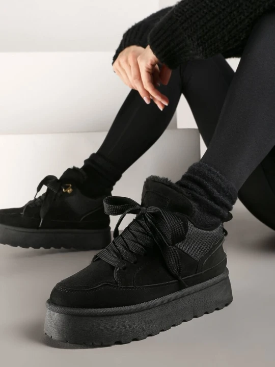 Zdjęcie produktu Czarne Sznurowane Sneakersy na Grubej Podeszwie z Futerkiem Vaitaly