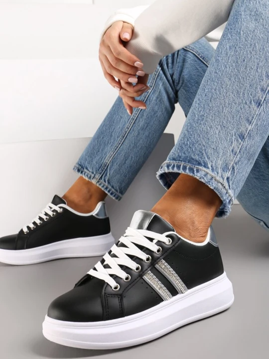 Zdjęcie produktu Czarne Sznurowane Sneakersy z Imitacji Skóry Ozdobione Paskami z Cyrkoniami Isolinna