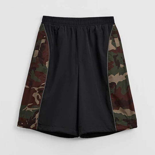 Zdjęcie produktu Czarne szorty super baggy ze wstawką camo House