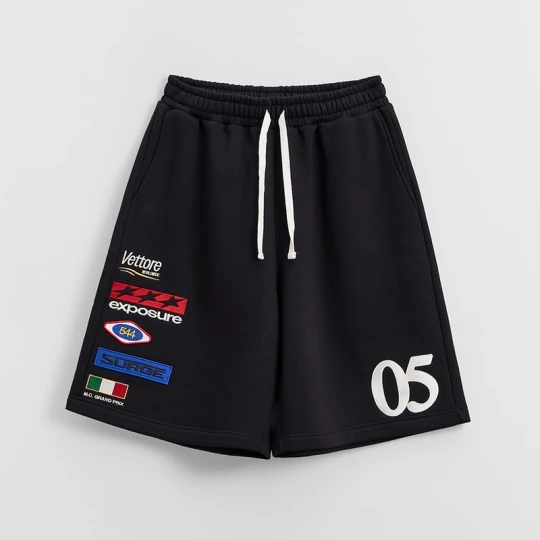 Zdjęcie produktu Czarne szorty wide leg z motywami w stylu motoryzacyjnym House