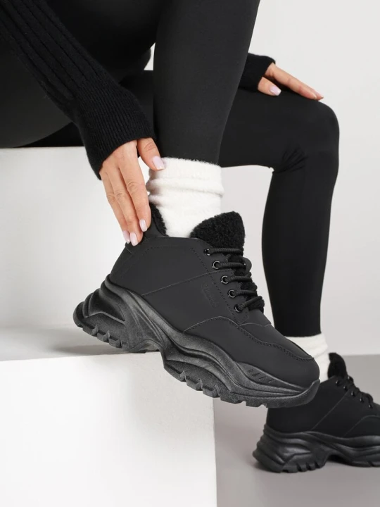 Zdjęcie produktu Czarne Trapery Sneakersy Vices na Platformie z Tłoczeniem Nirrise