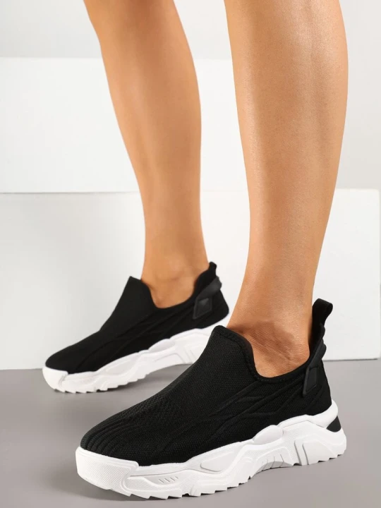Zdjęcie produktu Czarne Wsuwane Buty Sportowe Sneakersy z Siateczki z Tłoczeniami Nusellia Ballada