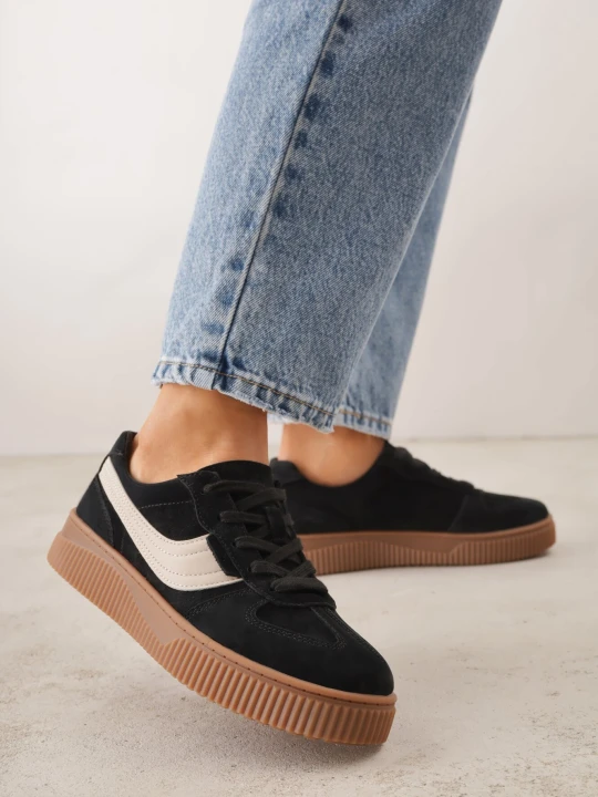 Zdjęcie produktu Czarne Zamszowe Sneakersy w Stylu Klasycznych Tenisówek ze Skórzaną Wkładką Riosera Santorio