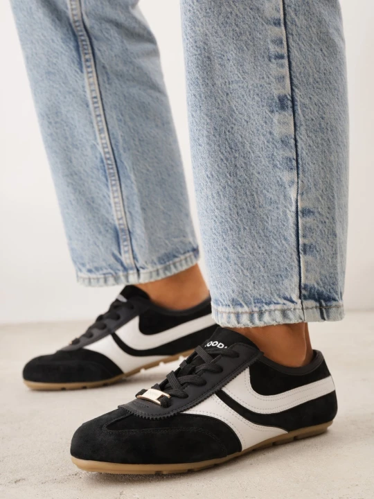 Zdjęcie produktu Czarne Zamszowe Sneakersy w Stylu Kultowych Tenisówek Sorisana Goodin