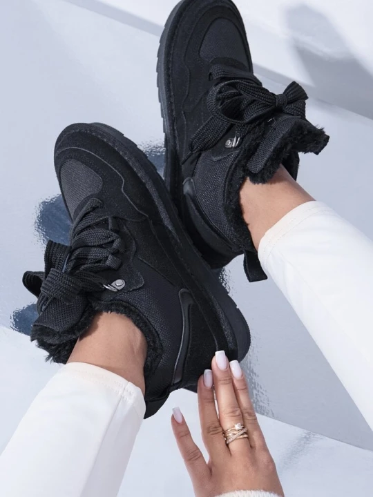 Zdjęcie produktu Czarne Zimowe Sneakersy Vices Stylizowane na Śniegowce z Futerkiem Tennira