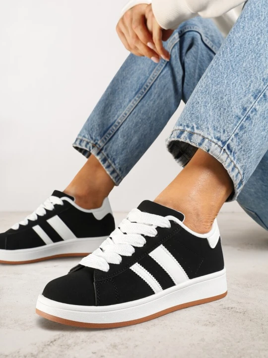 Zdjęcie produktu Czarno-Białe Sneakersy na Niskiej Platformie z Naszywkami Flordexia Mulanka
