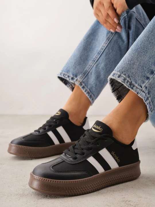 Zdjęcie produktu Czarno-Białe Sneakersy Sportowe z Ozdobnymi Paskami i Przeszyciami Wenilan Shosho