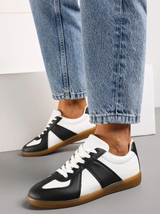 Zdjęcie produktu Czarno-Białe Sneakersy Tenisówki z Ozdobnymi Przeszyciami Sumina