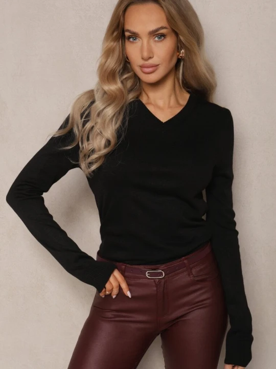 Zdjęcie produktu Czarny Casualowy Sweter z Dekoltem w Serek Amitta