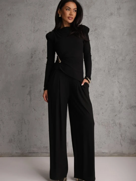 Zdjęcie produktu Czarny Elegancki Komplet Spodnie Wide Leg i Bluzka z Poduszkami w Ramionach Sewinea Allyson