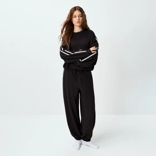 Zdjęcie produktu Czarny komplet dzianinowy loungewear z lampasami House