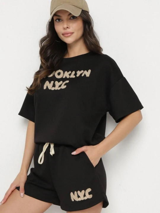 Zdjęcie produktu Czarny Komplet Oversize z Wiskozą T-shirt i Szorty z Nadrukiem Liravella Jumelle