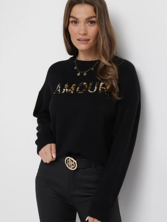 Zdjęcie produktu Czarny Sweter z Napisem Amour i Okrągłym Dekoltem Satrise Studio Eleven