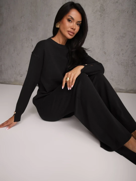 Zdjęcie produktu Czarny Sweterkowy Komplet z Wiskozą Spodnie Straight i Sweter Mankietami na Guzik Venturo M&d Fashion