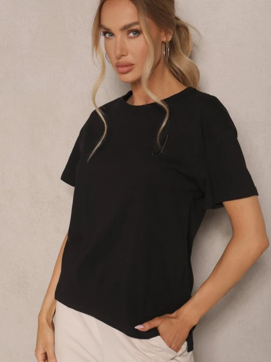 Zdjęcie produktu Czarny T-shirt z Dłuższym Tyłem Zdobiony Haftem Ninilla Elsa.m By May