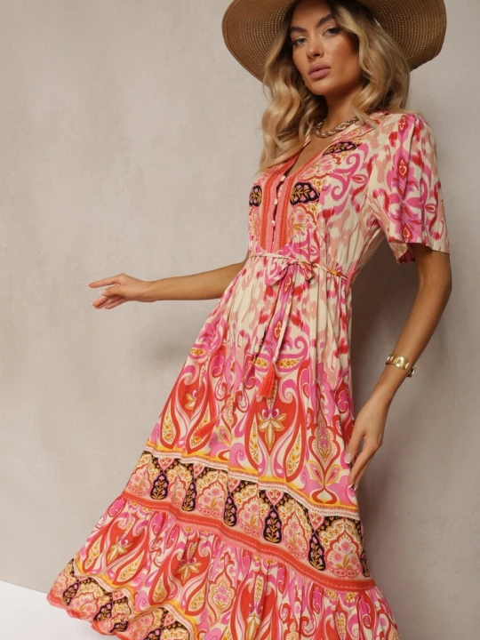 Zdjęcie produktu Czerwona Boho Sukienka z Wiskozy z Ozdobnymi Guzikami i Cienkim Paskiem w Talii Dimosia Rosse Line