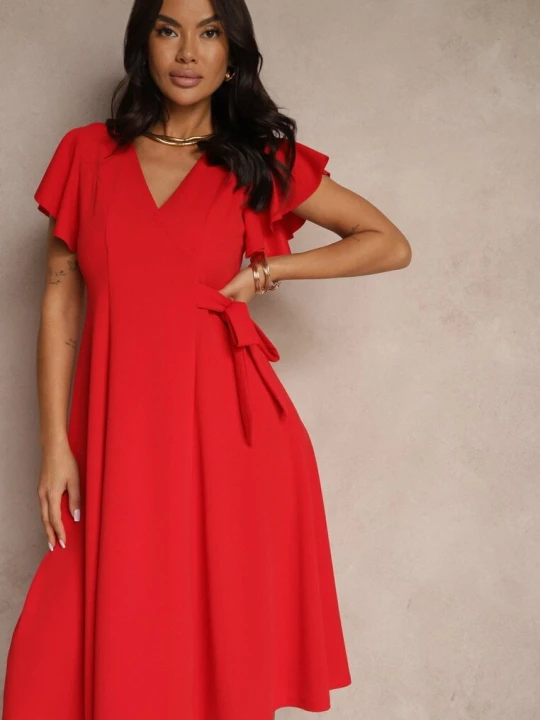 Zdjęcie produktu Czerwona Kopertowa Sukienka z Rozkloszowanym Dołem i Ozdobnym Wiązaniem Dannola New Collection