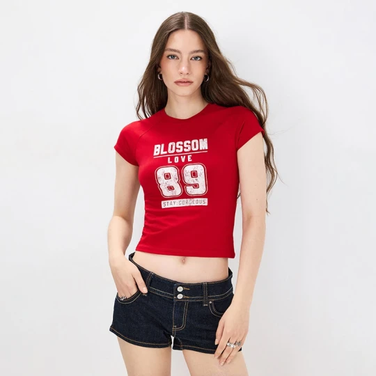 Zdjęcie produktu Czerwona koszulka z nadrukiem "Blossom Love" House