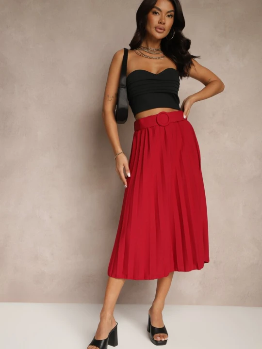 Zdjęcie produktu Czerwona Spódnica Plisowana z Ozdobnym Paskiem Sanitha Fashion