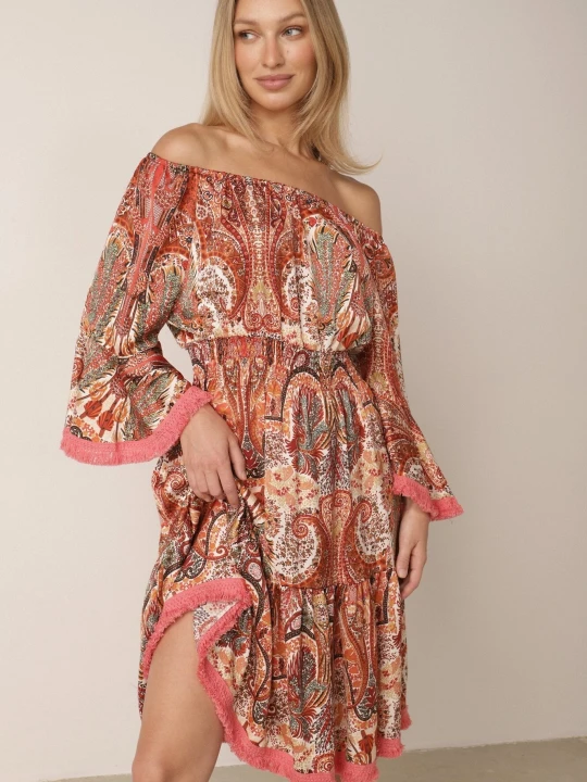 Zdjęcie produktu Czerwona Sukienka Hiszpanka Ozdobiona Frędzlami o Rozkloszowanym Fasonie w Print Paisley Allnight