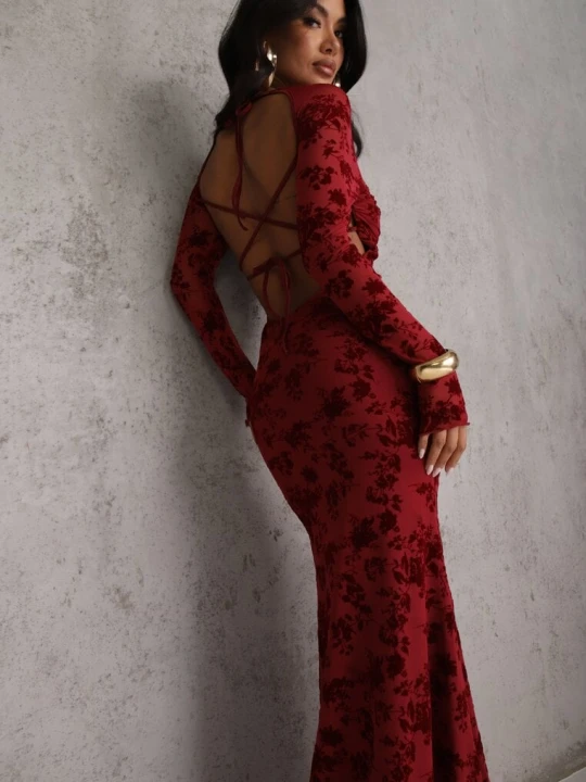 Zdjęcie produktu Czerwona Sukienka VICES Bodycon z Siateczki Ozdobionej Wzorem w Kwiaty Rivita