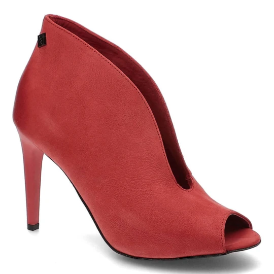 Zdjęcie produktu Botki damskie Carinii, eleganckie i na obcasie, czarne, B3465-H55-000-000-B16 czerwony