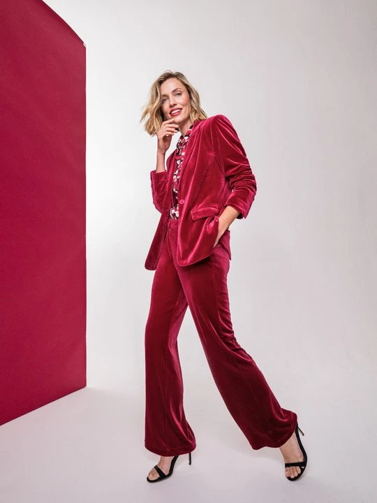 Zdjęcie produktu Czerwone welurowe spodnie damskie Anna - Tres Chic Olsen
