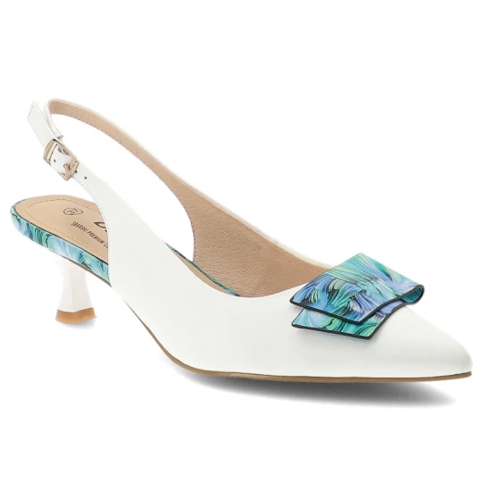 Zdjęcie produktu Czółenka damskie S.Barski, slingback ze skóry naturalnej z dekoracyjną aplikacją na niskim obcasie zapinane sprzączką, białe, LZ61-2006