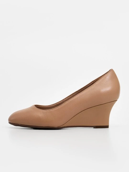 Zdjęcie produktu Czółenka na koturnie Clarks beżowy