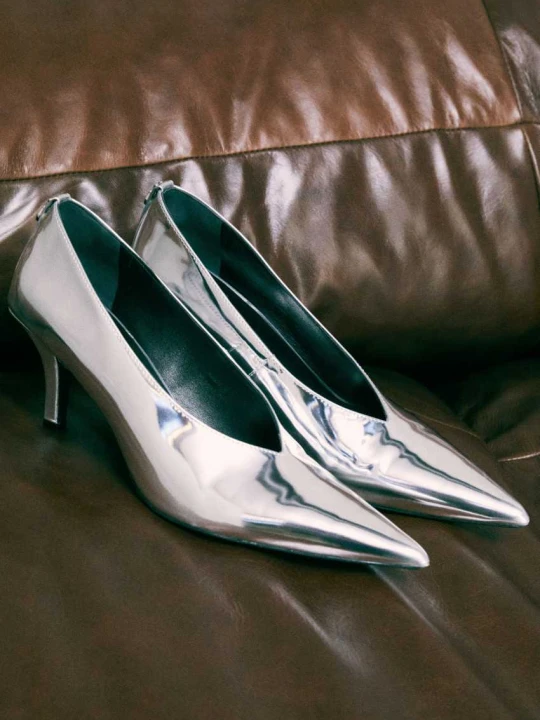 Zdjęcie produktu Czółenka New Minimal Shape laminowane Patrizia Pepe srebrny