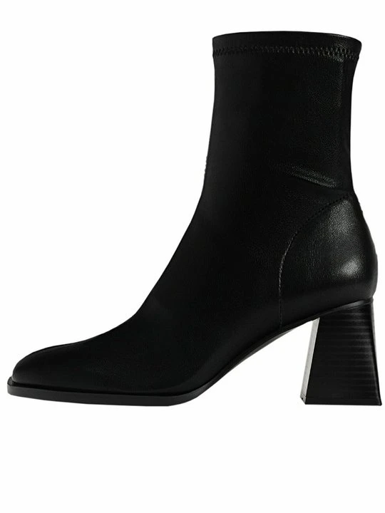 Zdjęcie produktu Czółenka Stradivarius czarny