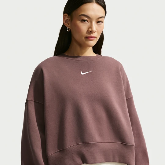 Zdjęcie produktu Damska bluza dresowa z półokrągłym dekoltem o dodatkowo powiększonym kroju Nike Phoenix Fleece - Fiolet