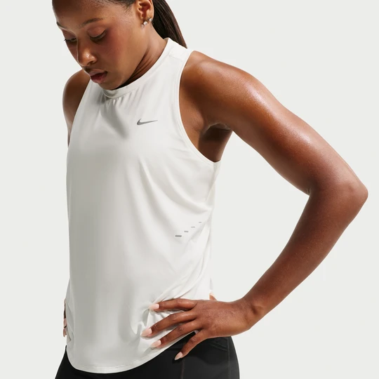 Zdjęcie produktu Damska koszulka bez rękawów do biegania Dri-FIT Nike Swift - Biel