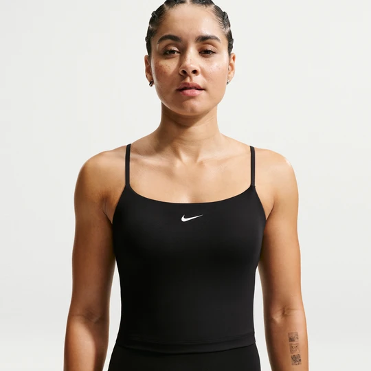 Zdjęcie produktu Damska koszulka bez rękawów lub stanik sportowy z regulacją i wkładkami zapewniający średnie wsparcie Nike One - Czerń