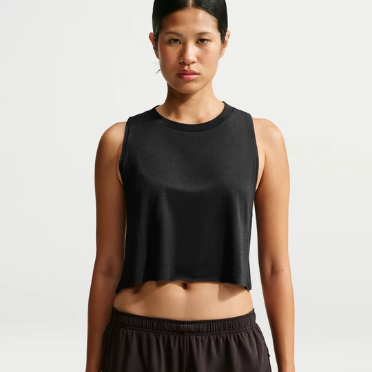 Zdjęcie produktu Damska koszulka bez rękawów o skróconym kroju NikeSKIMS Performance Cotton Blend - Czerń