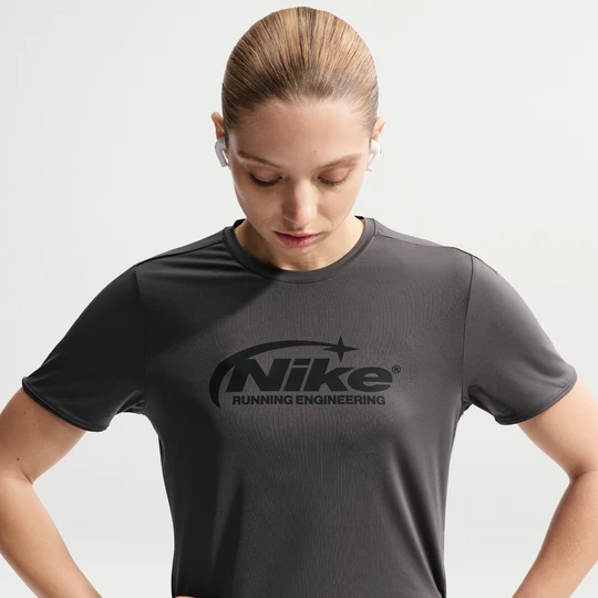 Zdjęcie produktu Damska koszulka do biegania Dri-FIT Nike Swift - Brązowy