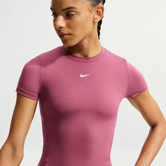 Zdjęcie produktu Damska koszulka Nike One Fitted - Czerwony