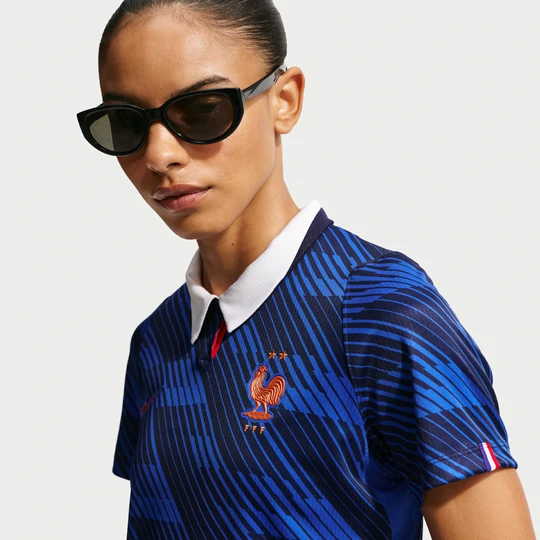 Zdjęcie produktu Damska koszulka piłkarska Nike Dri-FIT reprezentacja Francji Stadium 2026 (wersja domowa) - Niebieski