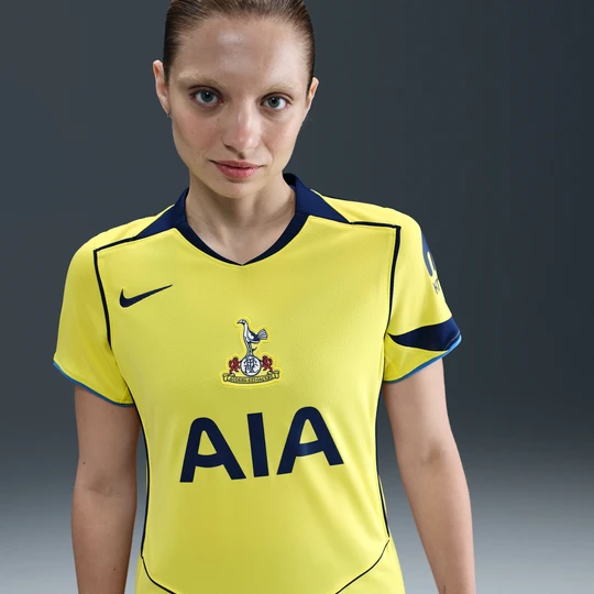 Zdjęcie produktu Damska koszulka piłkarska Nike Dri-FIT Total 90 Tottenham Hotspur Stadium 2025/26 (wersja trzecia) – replika - Żółty