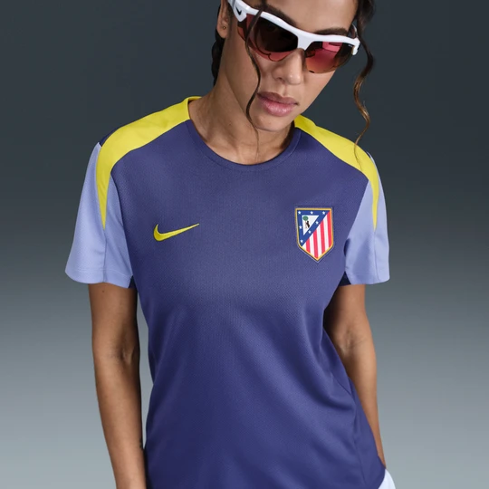 Zdjęcie produktu Damska koszulka piłkarska z krótkim rękawem Nike Dri-FIT Atlético Madryt Strike - Fiolet
