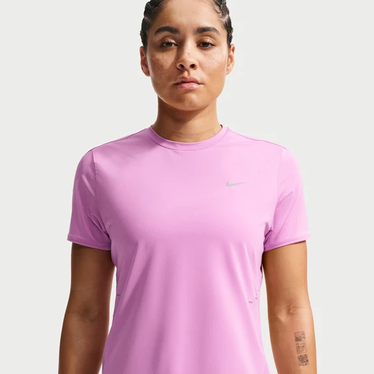 Zdjęcie produktu Damska koszulka z krótkim rękawem do biegania Dri-FIT Nike Swift - Fiolet