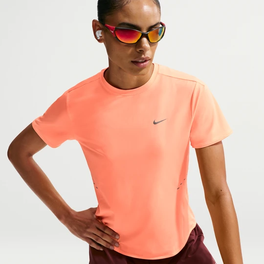 Zdjęcie produktu Damska koszulka z krótkim rękawem do biegania Dri-FIT Nike Swift - Pomarańczowy