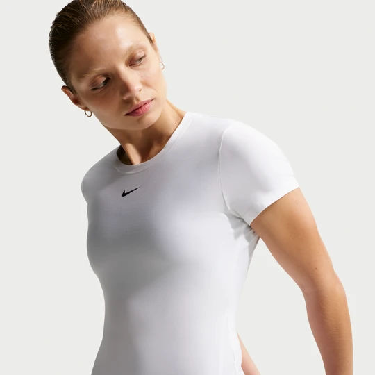 Zdjęcie produktu Damska koszulka z krótkim rękawem do tenisa Dri-FIT Nike Victory - Biel