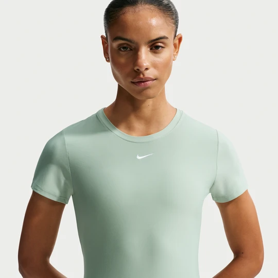 Zdjęcie produktu Damska koszulka z krótkim rękawem do tenisa Dri-FIT Nike Victory - Zieleń