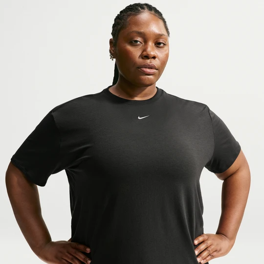Zdjęcie produktu Damska koszulka z krótkim rękawem Dri-FIT Nike One Relaxed (duże rozmiary) - Czerń