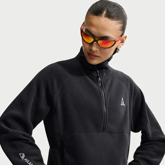 Zdjęcie produktu Damska koszulka z zamkiem 1 / 2 ACG Wolf Tree - Czerń Nike
