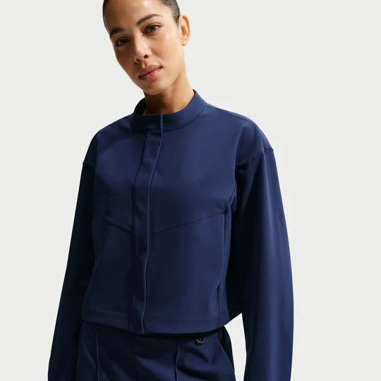 Zdjęcie produktu Damska krótka kurtka o luźnym kroju Dri-FIT Nike 24.7 PerfectStretch - Niebieski